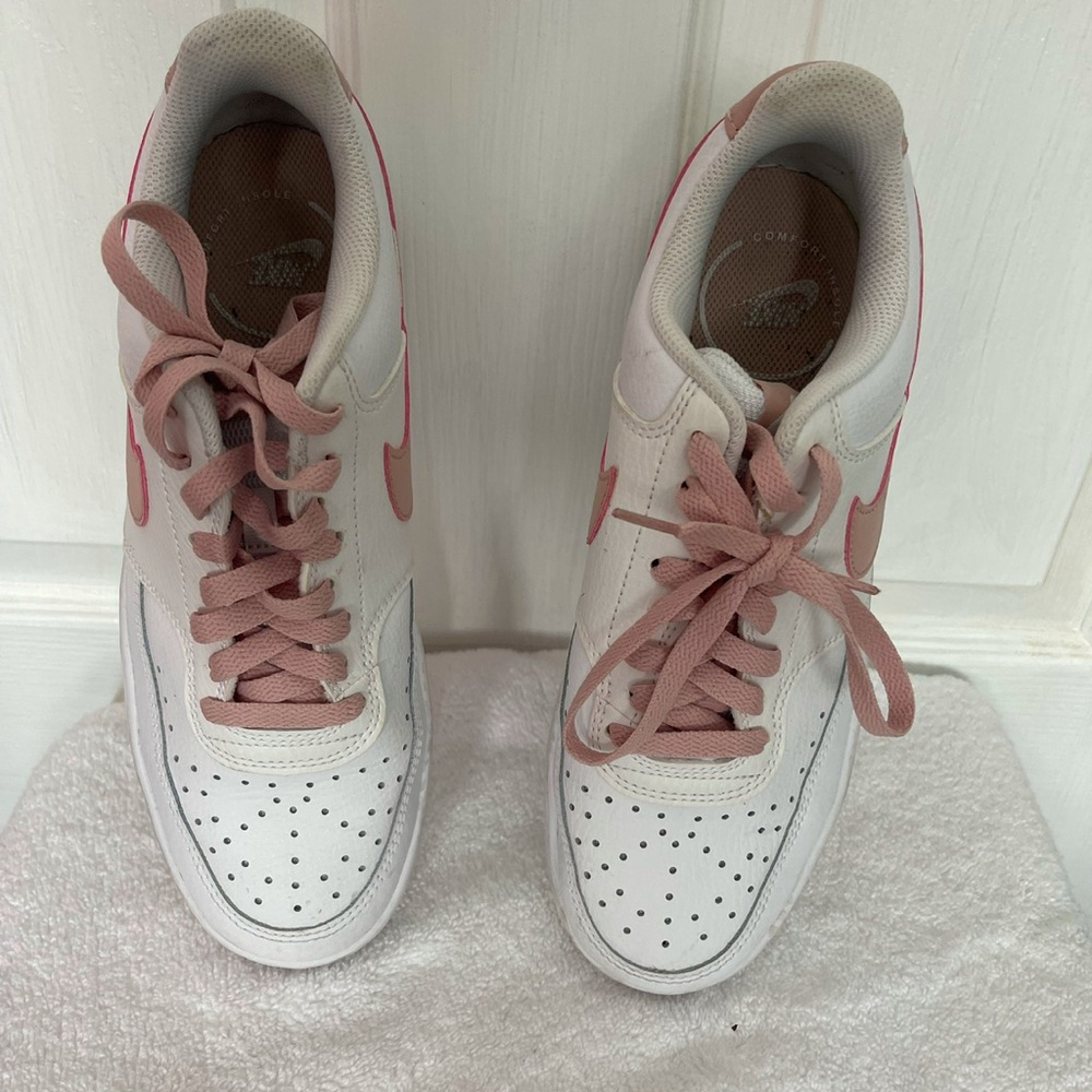 Nike white and pink laced sneaker